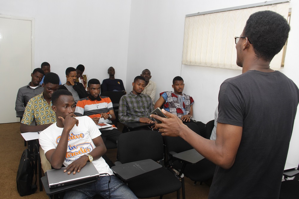 Wole Oduwole teaching at GCL Hub powered Digital Marketing Masterclass in Lagos